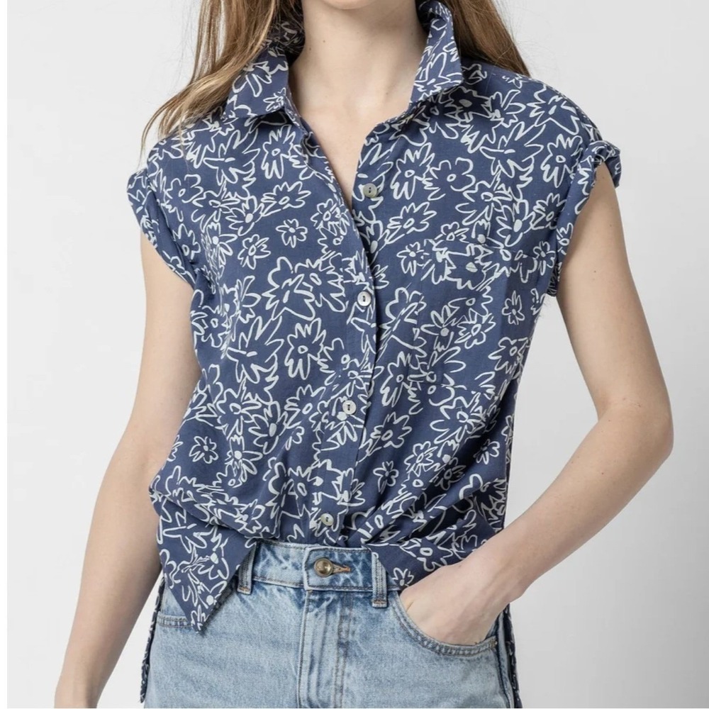 Komil Lillian Button Up Shirt Navy Blue White Floral Women's Small Short Sleeve